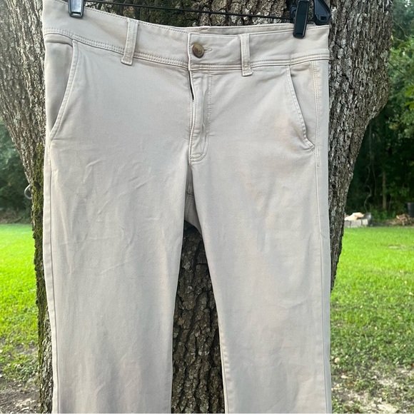 AMERICAN EAGLE SUPER STRETCH LOW RISE FLARE LEG SCHOOL TAN KHAKI UNIFORM PANTS - Picture 3 of 9